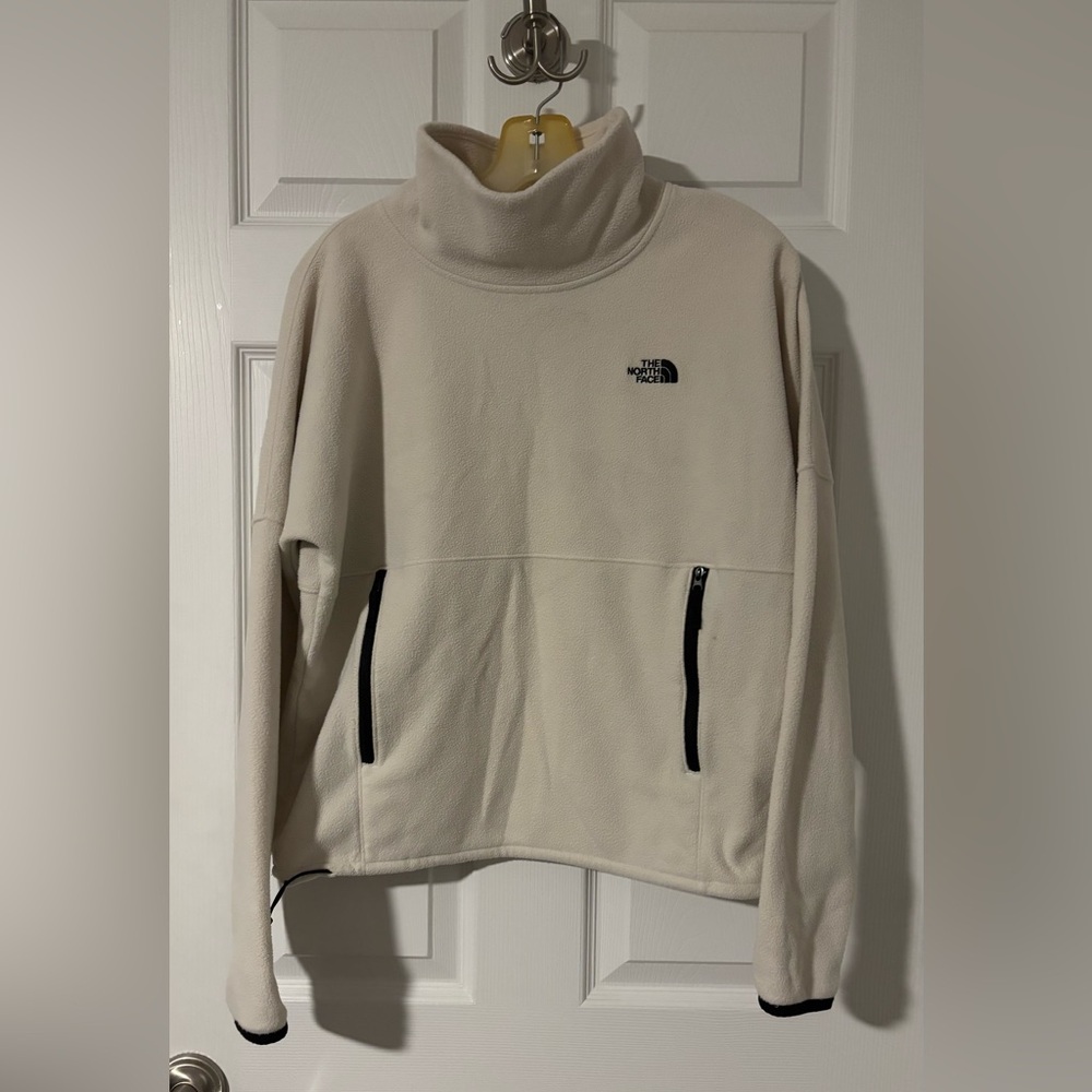 Women’s The North Face fleece pullover top size medium